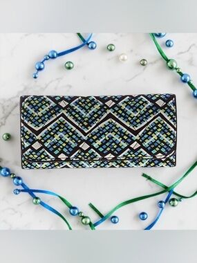💙💚VERA BRADLEY💙💚Rain Forest RFID Trifold Wallet/NWOT
